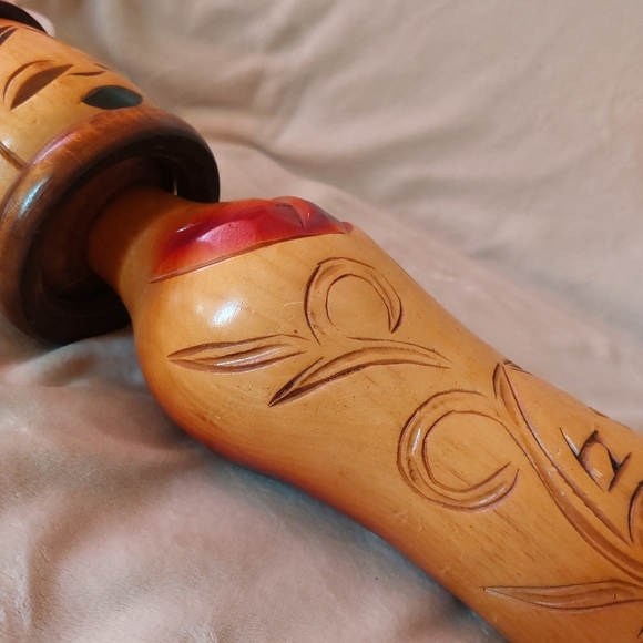 20" Wooden carved Kokeshi doll - Picture 5 of 7